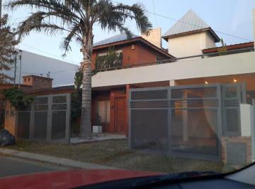 Casa de 3 ambientes, Córdoba · Casa en Venta en Barrio Parque Capital!