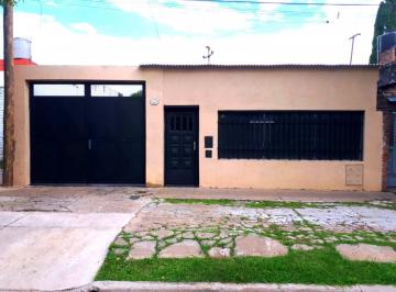 Casa · 141m² · 6 Ambientes · 4 Cocheras · Centeno 1845