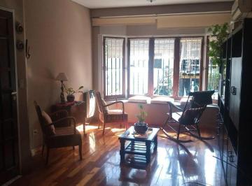 Casa · 145m² · 4 Ambientes · 1 Cochera · Hermoso Triplex con Patio y Garage!