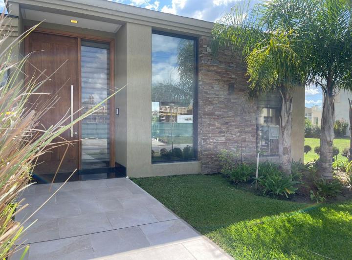 Casa · 367m² · 5 Ambientes · 2 Cocheras
