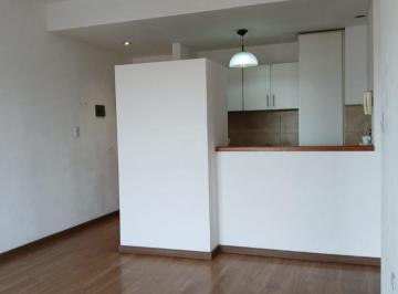 Departamento · 45m² · 3 Ambientes · Av60 E/ 29 y 30 - Excelente Departamento de 1 Dormitorio con Balcon y Cochera Doble - en Alquiler