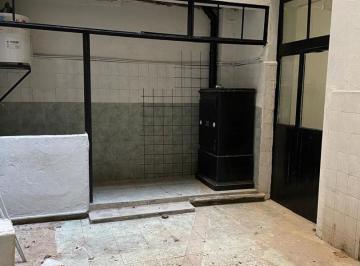 Local comercial · 98m² · Montevideo y Rivadavia - Local C Sotano - Venta con Renta