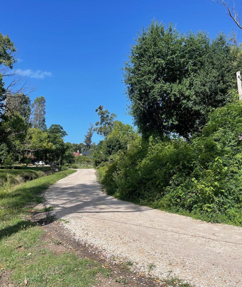 3 Lotes de terreno sobre calle los Tehuelches. Frente al Arroyo