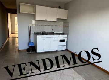 Departamento · 40m² · 3 Ambientes · Departamento Al Frente en Venta con Balcon - Morón