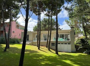 Casa · 130m² · 4 Ambientes · 1 Cochera · Casa en Costa Esmeralda - Muy Luminosa