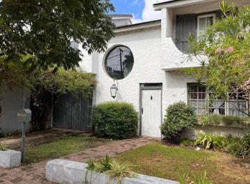 Casa · 270m² · 5 Ambientes · 2 Cocheras · Casa, 4 Dorm., en Venta - Ituzaingó Norte.