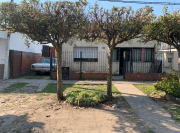 Casa · 75m² · 2 Ambientes · 1 Cochera · Casa 1 Dormitorio a Reciclar