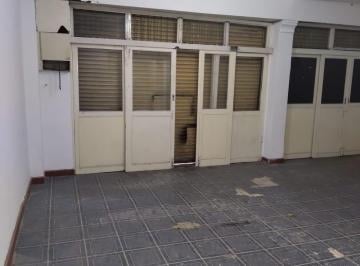 Local comercial , Monserrat · Monserrat Alquilo Local 100 m². Bateria de Baños. Cocina. Oficina.