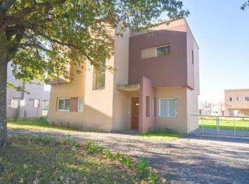 Casa · 143m² · 3 Ambientes · 1 Cochera · Casa en Venta 4 Amb | Fincas de Hudson, Berazategui.