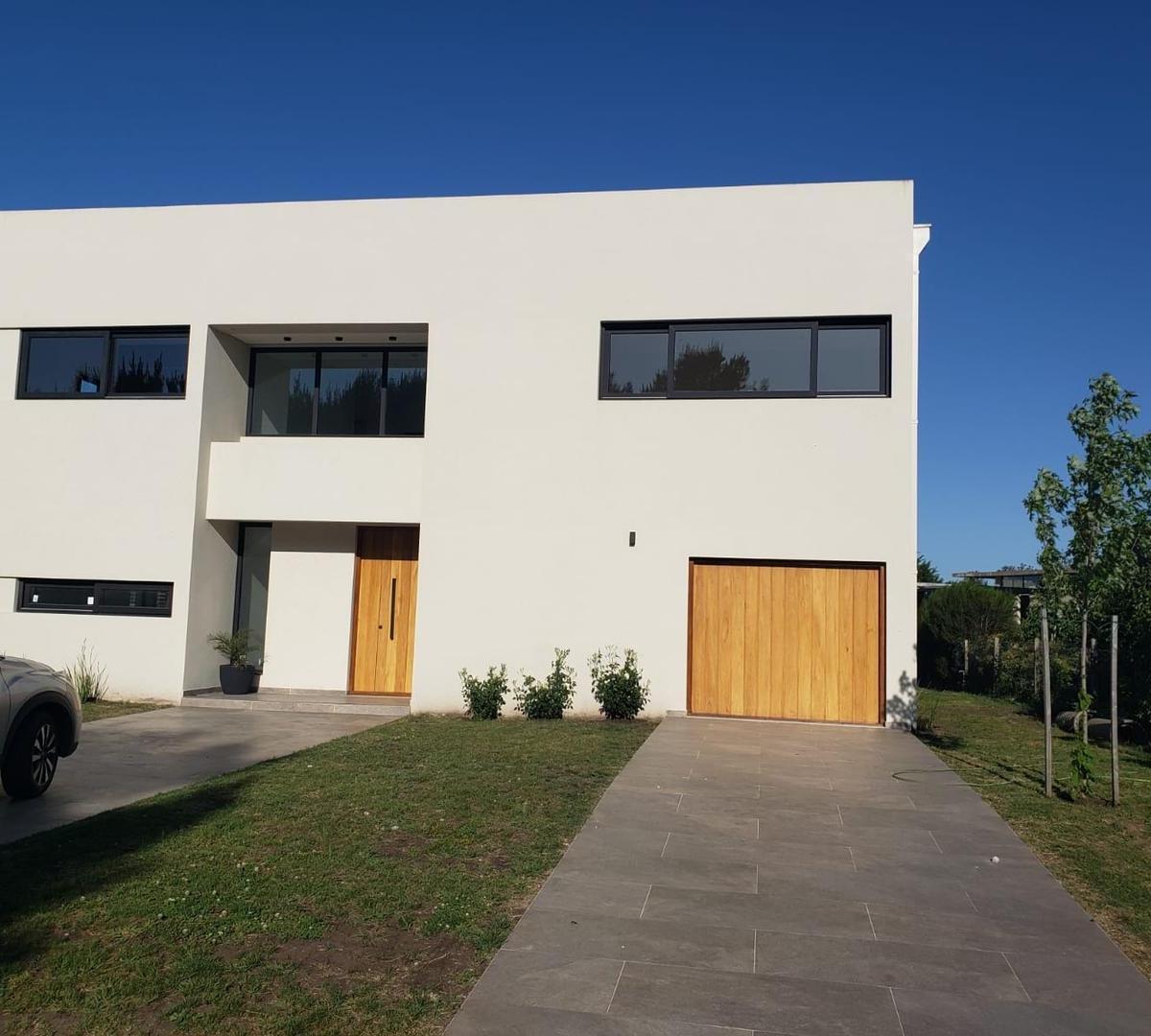 Chalet sobre lote de 625 m² en Rumencó Joven, 4 amb, 3 dorm, 3 baños