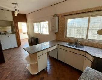 Casa · 110m² · 5 Ambientes · Genova 1483 Pa