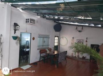 PH de 4 ambientes, Lanús · 2 Deptos T/ Casa C/ ¡Patio y Parrilla!