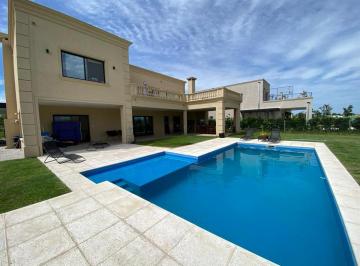 Casa · 400m² · 5 Ambientes · 3 Cocheras · Casa en Venta