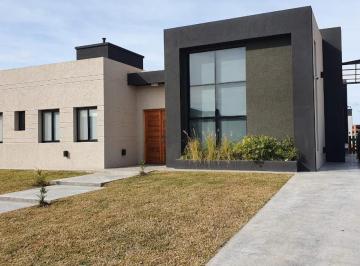 Casa · 220m² · 4 Ambientes · Casa - Canning (Ezeiza)