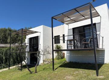 Casa · 50m² · 1 Dormitorio · 1 Cochera · Alquiler Anual de Cabañas con Pileta en Tanti