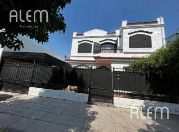 Casa · 190m² · 4 Ambientes · 3 Cocheras · Casa en Temperley