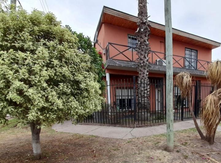 Casa · 130m² · 3 Dormitorios · 2 Cocheras