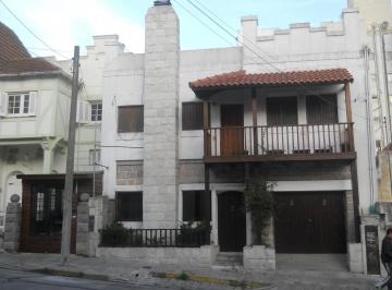 Oficina comercial · 150m² · 4 Ambientes · 1 Cochera · Chalet en PH con Renta