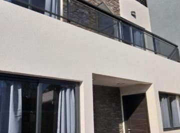 Casa · 66m² · 2 Ambientes · Duplex en Venta con Terraza 1 Dormitorio Villa Carlos Paz
