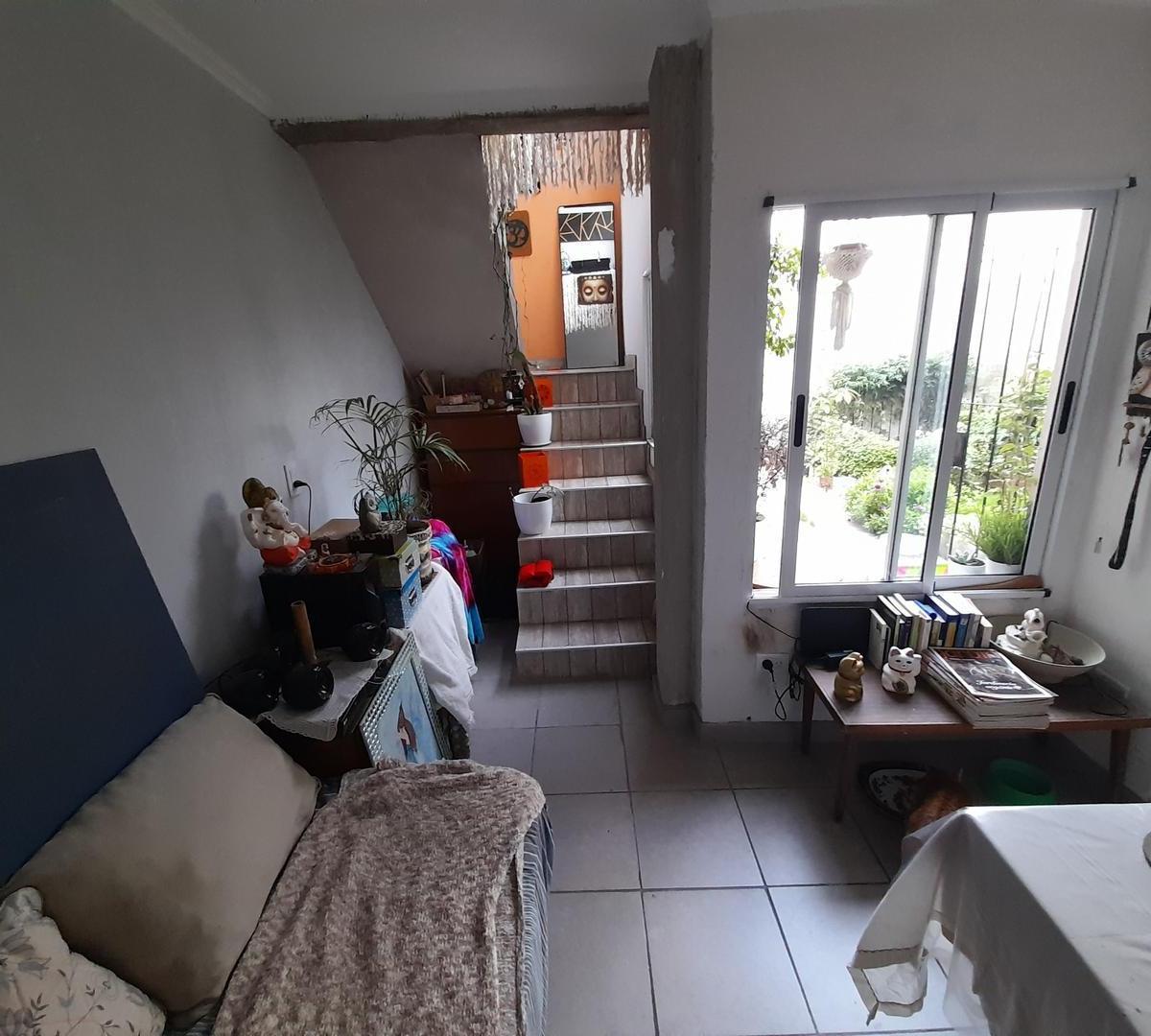 Casa al frente de 2 amb, 50m² con garage para 1 auto chico — Las Avenidas