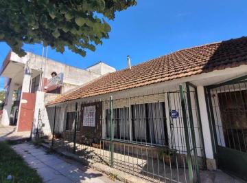 Casa · 160ha · 4 Ambientes · 2 Cocheras · Chalet 4 Ambientes con Garaje y Quincho en Zona Puerto