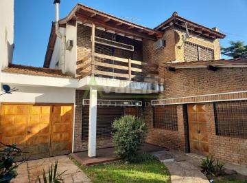 Casa de 6 ambientes, Hurlingham · Chalet 6 Ambientes en Venta con Amplio Jardin y Garage, Apto Credito, Parque Johnston, Hurlingham