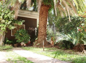 Casa · 210m² · 4 Ambientes · 2 Cocheras · Casa Venta Florida Terraza Patio Cochera Cubierta
