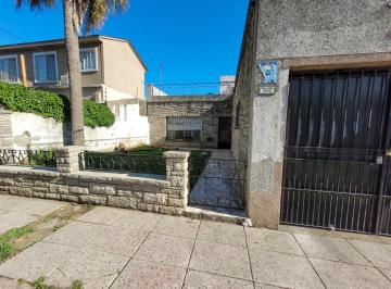 Casa · 223m² · 3 Ambientes · 1 Cochera · Venta Casa de Tres Ambientes en Wilde