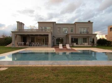 Casa · 375m² · 5 Ambientes · 2 Cocheras · Hermosa Casa en Venta Estancias del Pilar - Pilar