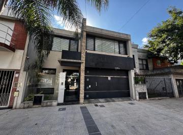 Casa de 4 ambientes, Liniers · Moderna Casa 4 Ambientes con Parque