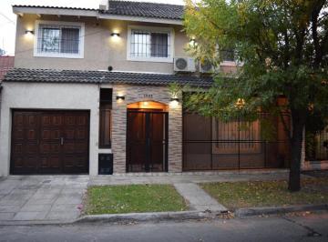 Casa · 170m² · 5 Ambientes · 1 Cochera · Casa - Castelar Norte