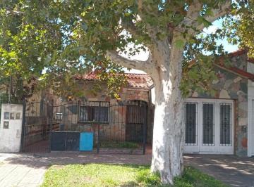 Casa · 4 Ambientes · 1 Cochera · Casa en Vetere Al 700