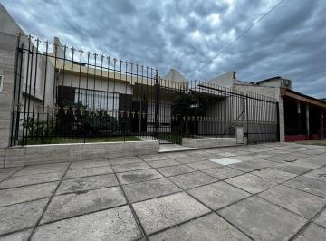 Casa · 250m² · 4 Ambientes · 5 Cocheras · Casa con Jardin Terraza y Cochera en Venta San Justo