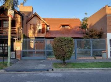 Casa · 300m² · 5 Ambientes · 2 Cocheras · Casa en Castelar Sur