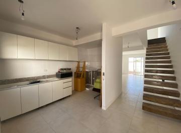 Casa de 5 ambientes, Ciudad de Mendoza · Triplex en Venta a Estrenar en Complejo Privado. 4 Dorm., 3 Baños, Patio.