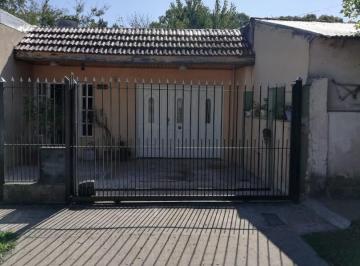 Casa · 84m² · 3 Ambientes · 1 Cochera · Apto Credito! Casa de 3 Ambientes - Burzaco