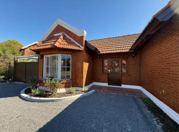 Casa de 4 ambientes, Esteban Echeverría · Casa en Venta - Esteban Echeverria