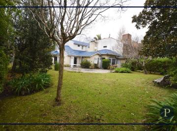 Casa · 205m² · 6 Ambientes · Venta Importante Chalet en Los Troncos