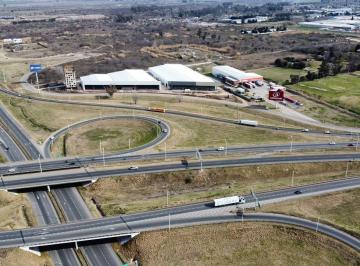Bodega-Galpón · 420m² · Galpón de 1000 m² con Vidriera La Frente Sobre Autopista Ros - Bsas y Circunvalación