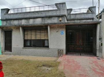 Casa · 120m² · 4 Ambientes · 1 Cochera · Venta Casa de 3 Amb C/gge en Villa Dominico Apta Credito