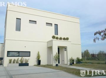 Casa · 150m² · 3 Dormitorios · Casa en Venta en El Barrio Acacias - Puertos / Escobar