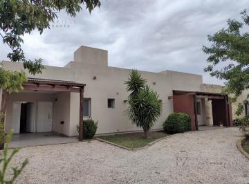 Casa · 2401m² · 4 Ambientes · 1 Cochera · Casa en Fincas de San Vicente Sporting