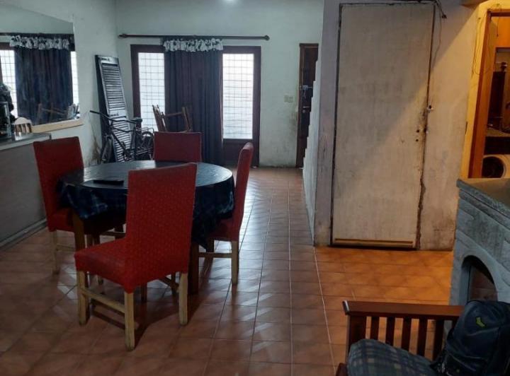 Casa · 200m² · 6 Ambientes · 3 Cocheras