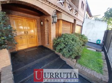 Casa de 7 ambientes, Vicente López · Casa 7 Amb. con Jardín, Piscina y Cochera en Florida