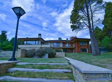 Casa · 636m² · 7 Ambientes · 1 Cochera · Hermosa Casa en Venta en Arelauquen