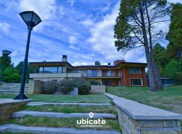 Casa · 636m² · 7 Ambientes · 1 Cochera · Hermosa Casa en Venta en Arelauquen