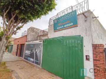 Terreno · 149m² · 3 Ambientes · 1 Cochera · Venta Casa en Lanús Oeste Sobre Lote de 8.66 X 28 a 2 Cuadras de La Av San Martin