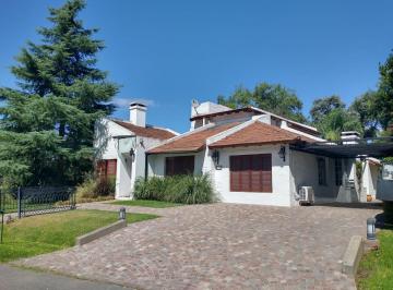 Casa · 228m² · 7 Ambientes · 1 Cochera · Oportunidad, Casa de 228 m² en Las Praderas de Lujan