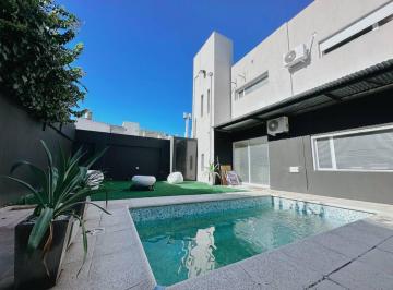 Casa · 260m² · 5 Ambientes · 2 Cocheras · Casa 3 Dorm. con Pileta