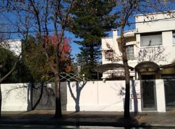 Casa · 170m² · 5 Ambientes · 1 Cochera · Venta Casa de 5 Ambientes con Fondo y Pileta en Castelar